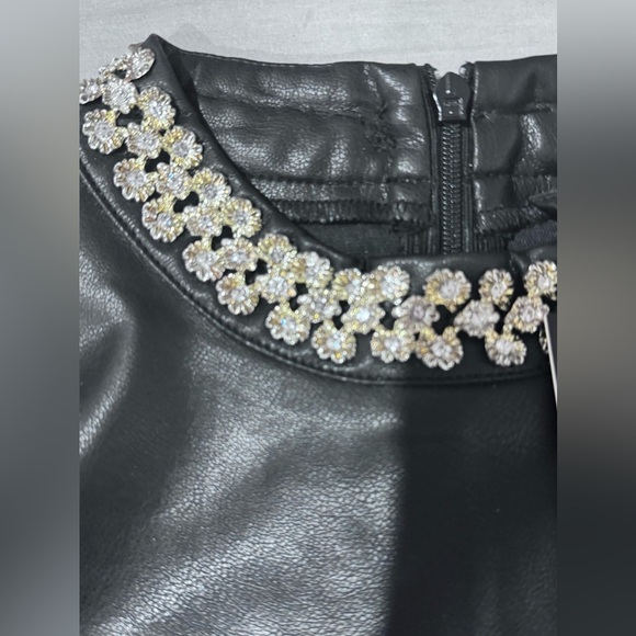 NWT Gracia Ruffle Sleeve Faux Leather Top - Picture 4 of 5